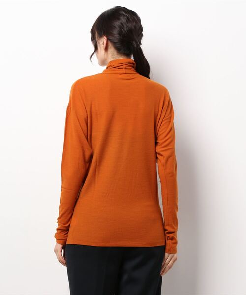 UNFIL(アンフィル)の「【unfil】メリノジャージー タートルネックTシャツ WOMEN(ニット/セーター・レディース・チャコール/オレンジ/オフホワイト・0)」の5枚目の写真