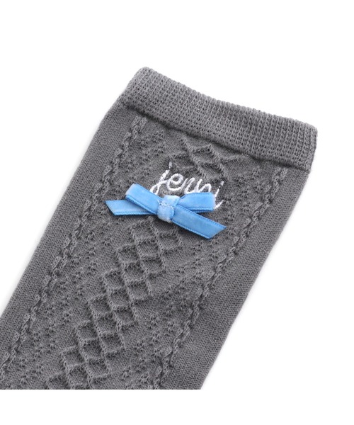 JENNI love（ジェニィラブ）の「ベロアリボンケーブルハイソックス（ソックス/靴下・キッズ・ブラック/グレー/ベージュ・22-24cm/19-21cm）」の11枚目の写真