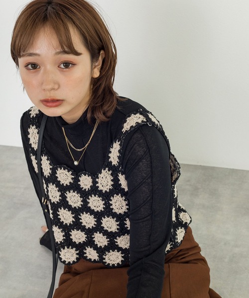 w closet(ダブルクローゼット)の「モチーフベスト+シアータートルプルオーバーSET(ニット/セーター・レディース・キナリ/ブラック・FREE)」の2枚目の写真