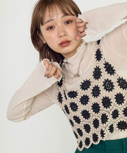 w closet(ダブルクローゼット)の「モチーフベスト+シアータートルプルオーバーSET(ニット/セーター・レディース・キナリ/ブラック・FREE)」の7枚目の写真