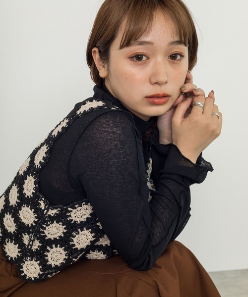 w closet(ダブルクローゼット)の「モチーフベスト+シアータートルプルオーバーSET(ニット/セーター・レディース・キナリ/ブラック・FREE)」の17枚目の写真