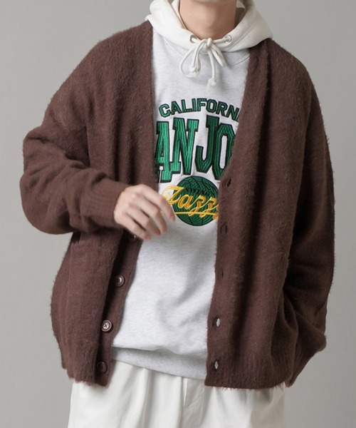 SPINNS（スピンズ）の「【ゆったりシルエット】ドロップショルダーシャギーニット ルーズカーディガン（カーディガン/ボレロ・メンズ・ブラック/イエロー/ダークグリーン/チャコール/レッド/ロイヤルブルー/サックスブルー/グリーン/ブラウン・ONESIZE）」の4枚目の写真