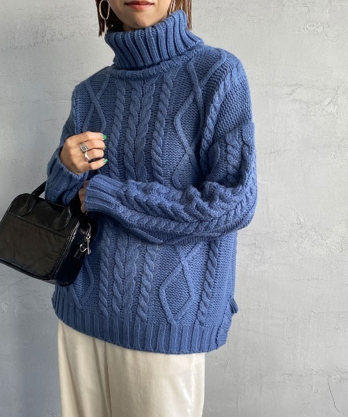 ALLUMER（アリュメール）の「[ALLUMER/アリュメール] ケーブル編み タートルネックニットプルオーバー（ニット/セーター・レディース・ブラック/サックスブルー/イエロー/アイボリー・1）」の3枚目の写真