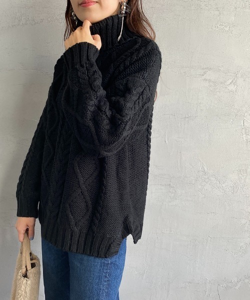 ALLUMER（アリュメール）の「[ALLUMER/アリュメール] ケーブル編み タートルネックニットプルオーバー（ニット/セーター・レディース・ブラック/サックスブルー/イエロー/アイボリー・1）」の2枚目の写真