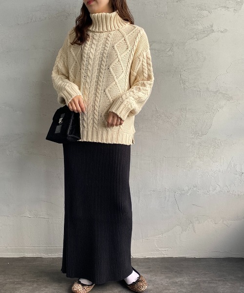 ALLUMER（アリュメール）の「[ALLUMER/アリュメール] ケーブル編み タートルネックニットプルオーバー（ニット/セーター・レディース・ブラック/サックスブルー/イエロー/アイボリー・1）」の9枚目の写真