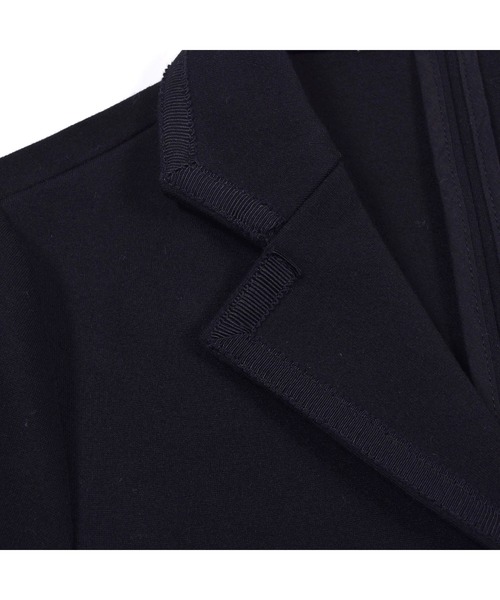 BeBe(ベベ)の「BeBe/フォーマルストレッチポンチテーラードジャケット(110~130cm)(スーツジャケット・キッズ・ブラック・130/120/110)」の3枚目の写真