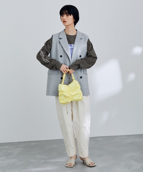 ADAM ET ROPE'（アダムエロペ）の「フォトグラファープリントT（Tシャツ/カットソー・レディース・イエロー/ホワイト/チャコールグレー・FREE）」の7枚目の写真