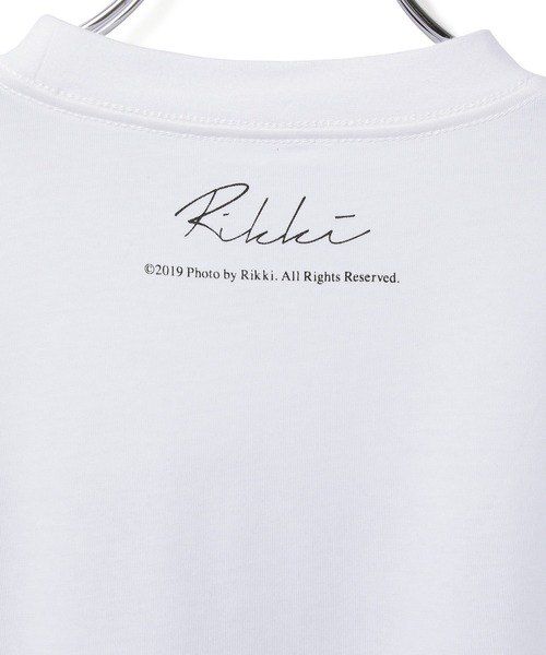 ADAM ET ROPE'（アダムエロペ）の「フォトグラファープリントT（Tシャツ/カットソー・レディース・イエロー/ホワイト/チャコールグレー・FREE）」の14枚目の写真