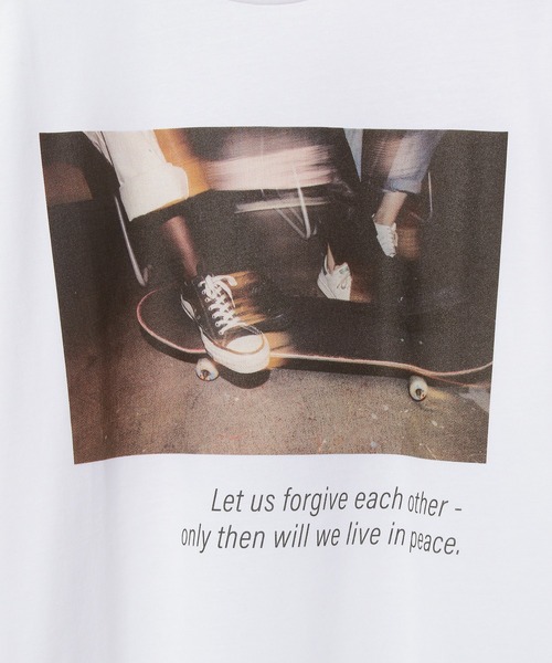 ADAM ET ROPE'（アダムエロペ）の「フォトグラファープリントT（Tシャツ/カットソー・レディース・イエロー/ホワイト/チャコールグレー・FREE）」の17枚目の写真