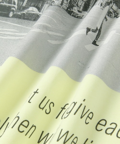 ADAM ET ROPE'（アダムエロペ）の「フォトグラファープリントT（Tシャツ/カットソー・レディース・イエロー/ホワイト/チャコールグレー・FREE）」の21枚目の写真