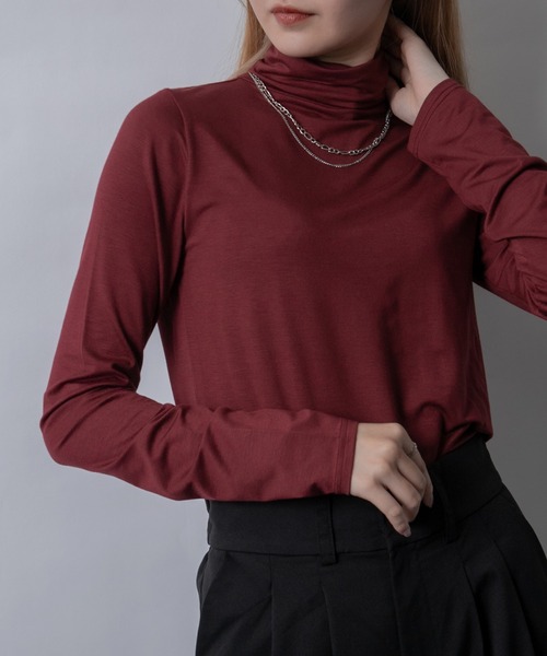 Adoon plain（アドーンプレーン）の「【インナー使いも！】スムースハイネックトップス（Tシャツ/カットソー・レディース・ホワイト/ブラック/ボルドー・FREE）」の3枚目の写真