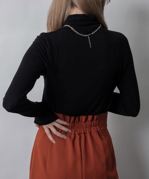 Adoon plain（アドーンプレーン）の「【インナー使いも！】スムースハイネックトップス（Tシャツ/カットソー・レディース・ホワイト/ブラック/ボルドー・FREE）」の8枚目の写真