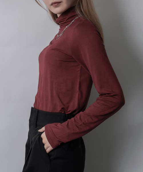 Adoon plain（アドーンプレーン）の「【インナー使いも！】スムースハイネックトップス（Tシャツ/カットソー・レディース・ホワイト/ブラック/ボルドー・FREE）」の14枚目の写真