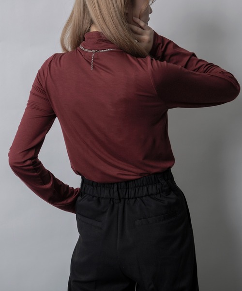 Adoon plain（アドーンプレーン）の「【インナー使いも！】スムースハイネックトップス（Tシャツ/カットソー・レディース・ホワイト/ブラック/ボルドー・FREE）」の15枚目の写真