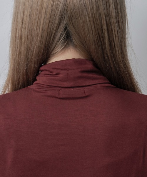Adoon plain（アドーンプレーン）の「【インナー使いも！】スムースハイネックトップス（Tシャツ/カットソー・レディース・ホワイト/ブラック/ボルドー・FREE）」の21枚目の写真
