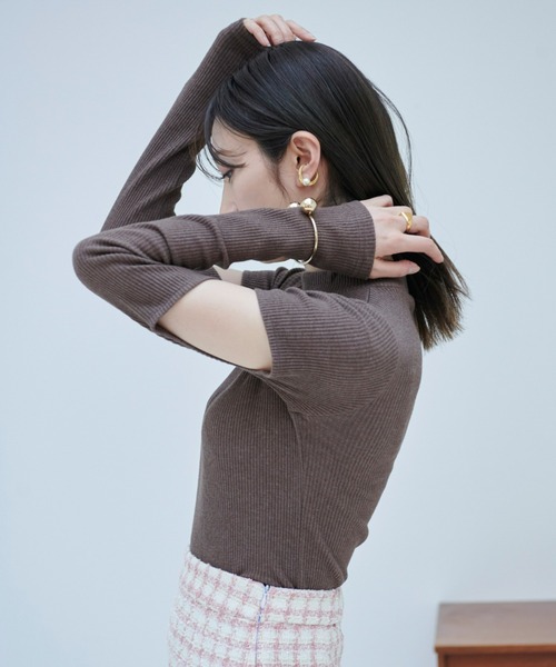 VIOLETTA(ヴィオレッタ)の「スリーブカットアウトリブトップス(Tシャツ/カットソー・レディース・ホワイト/ブラック/ブラウン・FREE)」の7枚目の写真