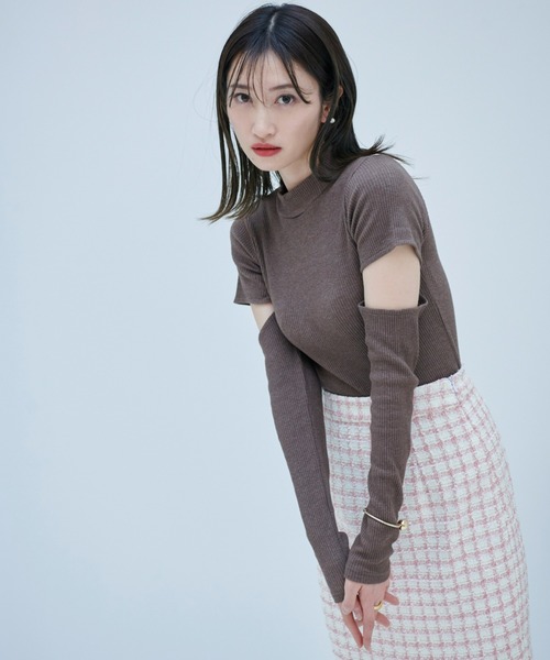 VIOLETTA(ヴィオレッタ)の「スリーブカットアウトリブトップス(Tシャツ/カットソー・レディース・ホワイト/ブラック/ブラウン・FREE)」の4枚目の写真