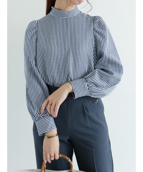 Te chichi（テチチ）の「ギンガムチェックスタンドネックブラウス