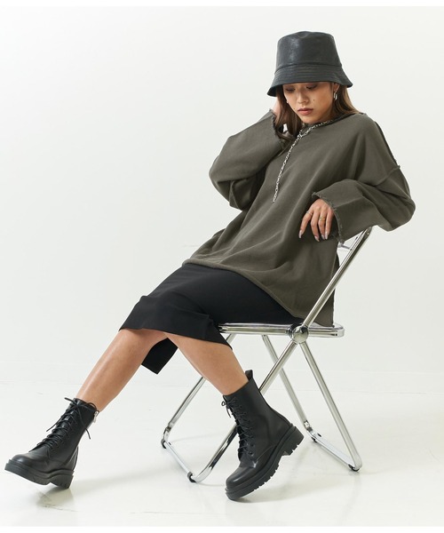 ANAP（アナップ）の「オーバーサイズダメージ裏毛トップス（スウェット・レディース・ブラウン/アイボリー/スミクロ/イエロー×グリーン・FREE）」の3枚目の写真