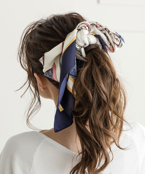 Julia Boutique（ジュリアブティック）の「90×90cmサイズ・ヴィンテージ風サテン生地スカーフ/100015（バンダナ/スカーフ・レディース・Q/D/L/G/A/F/N/I/B/J/O/E/M/C/K/P/H・ONE）」の20枚目の写真