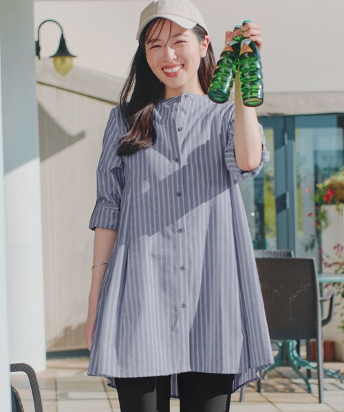 Tiaclasse(ティアクラッセ)の「バンドカラーシャツチュニックブラウス(シャツ/ブラウス・レディース・ネイビー/オフホワイト/サックスブルー/ブルー系その他/ホワイト系その他/ピンク/グリーン/ブラック・M/L)」の11枚目の写真