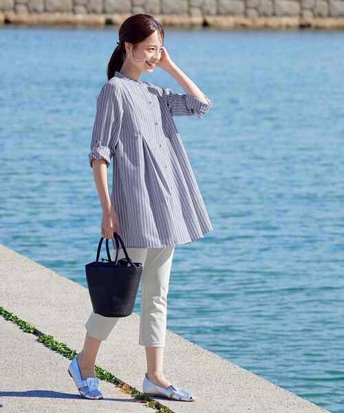 Tiaclasse(ティアクラッセ)の「バンドカラーシャツチュニックブラウス(シャツ/ブラウス・レディース・ネイビー/オフホワイト/サックスブルー/ブルー系その他/ホワイト系その他/ピンク/グリーン/ブラック・M/L)」の15枚目の写真