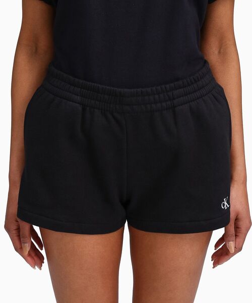 Calvin Klein(カルバン・クライン)の「モノグラム ロゴ ショートパンツ(その他パンツ・レディース・グレー/ホワイト/ブラック・S/M/XS)」の7枚目の写真