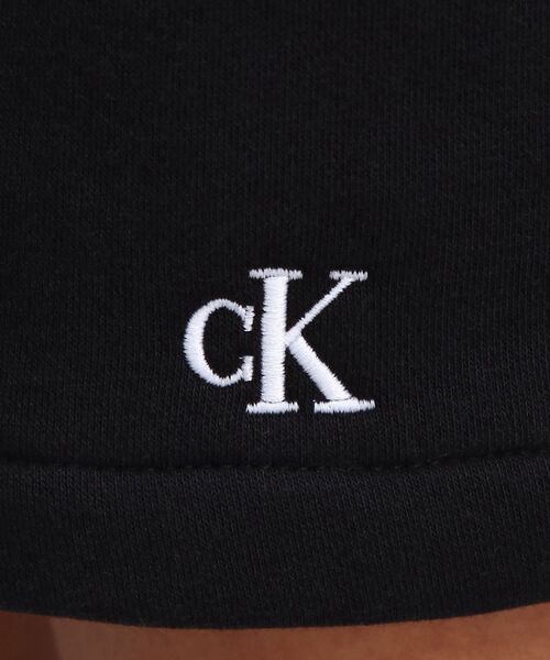 Calvin Klein(カルバン・クライン)の「モノグラム ロゴ ショートパンツ(その他パンツ・レディース・グレー/ホワイト/ブラック・S/M/XS)」の10枚目の写真
