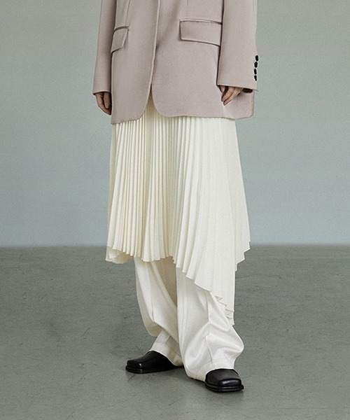 UNSPOKEN（アンスポクン）の「【UNSPOKEN】Asymmetry hem pleated skirt UC22B003（スカート・レディース・ホワイト・M/L/S）」の6枚目の写真