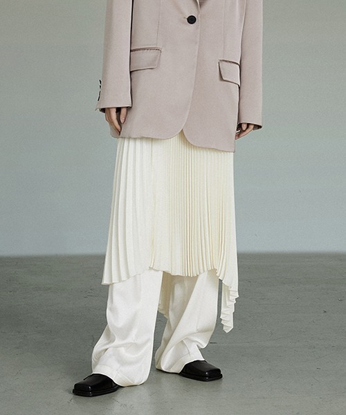 UNSPOKEN（アンスポクン）の「【UNSPOKEN】Asymmetry hem pleated skirt UC22B003（スカート・レディース・ホワイト・M/L/S）」の9枚目の写真