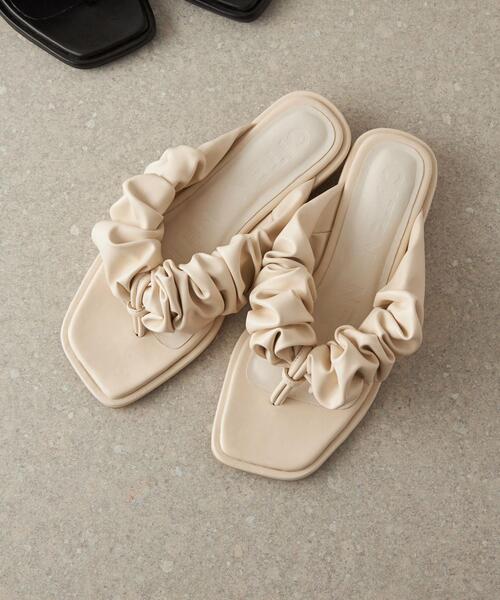 CITEN（シテン）の「＜CITEN＞シャーリングフラットサンダル（サンダル・レディース・オフホワイト/ブラック/ブラウン・S/M/L）」の2枚目の写真