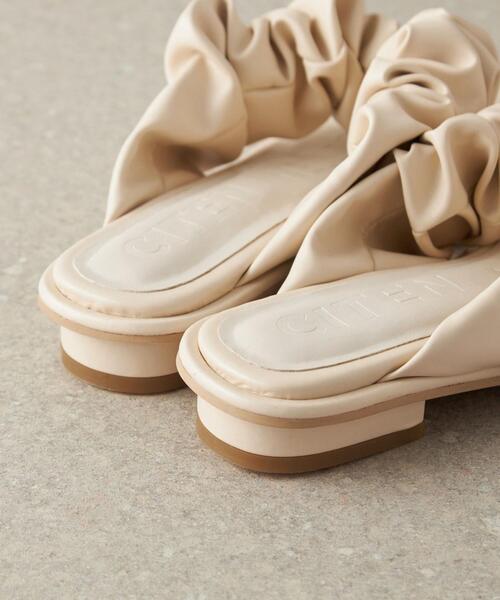 CITEN（シテン）の「＜CITEN＞シャーリングフラットサンダル（サンダル・レディース・オフホワイト/ブラック/ブラウン・S/M/L）」の15枚目の写真