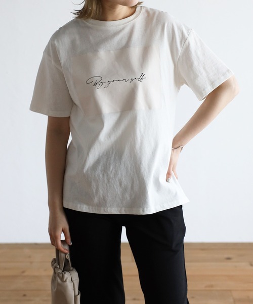 amini(アミニ)の「【2022 SS】ロゴプリントTシャツ(Tシャツ/カットソー・レディース・ホワイト/チャコールグレー/ブラック/オレンジ/グリーン/イエロー・MEDIUM)」の2枚目の写真
