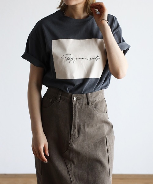 amini(アミニ)の「【2022 SS】ロゴプリントTシャツ(Tシャツ/カットソー・レディース・ホワイト/チャコールグレー/ブラック/オレンジ/グリーン/イエロー・MEDIUM)」の3枚目の写真