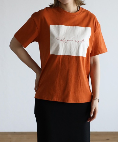 amini(アミニ)の「【2022 SS】ロゴプリントTシャツ(Tシャツ/カットソー・レディース・ホワイト/チャコールグレー/ブラック/オレンジ/グリーン/イエロー・MEDIUM)」の6枚目の写真