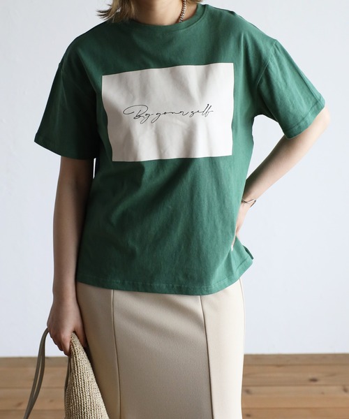amini(アミニ)の「【2022 SS】ロゴプリントTシャツ(Tシャツ/カットソー・レディース・ホワイト/チャコールグレー/ブラック/オレンジ/グリーン/イエロー・MEDIUM)」の4枚目の写真