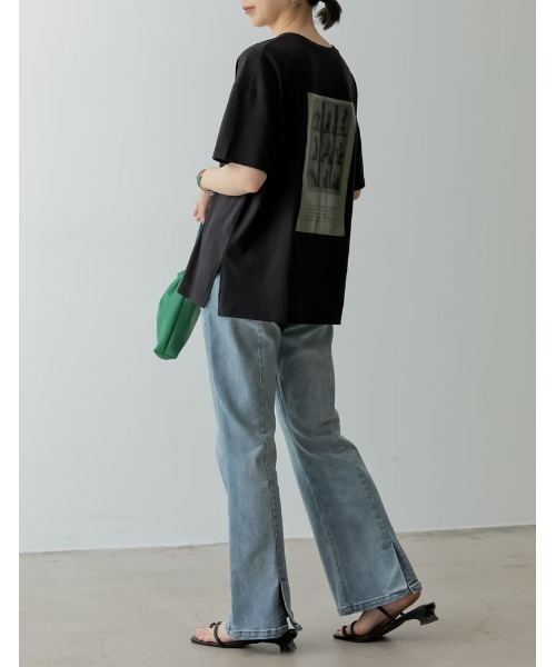 Re:EDIT(リエディ)の「バックプリントオーバーサイズTシャツ(Tシャツ/カットソー・レディース・ブラック/オフホワイト/グレイッシュベージュ・MEDIUM/LARGE)」の5枚目の写真