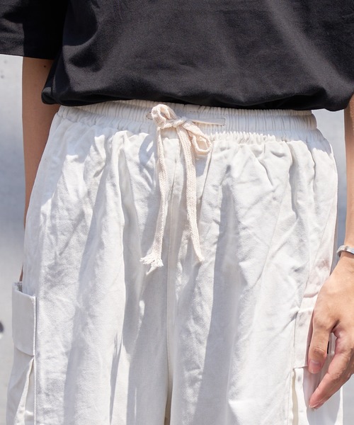 SETUP7(セットアップセブン)の「【SETUP7】タックデザインカーゴパンツ KNF(カーゴパンツ・メンズ・ホワイト/グリーン/ブラック・4/5)」の4枚目の写真