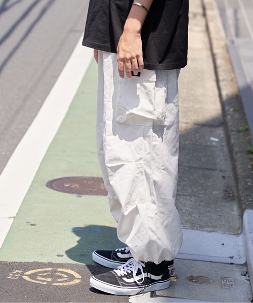 SETUP7(セットアップセブン)の「【SETUP7】タックデザインカーゴパンツ KNF(カーゴパンツ・メンズ・ホワイト/グリーン/ブラック・4/5)」の8枚目の写真