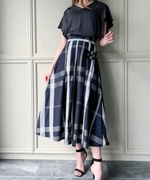 junoah（ジュノア）の「サイドベルト付き大柄チェックプリーツスカート