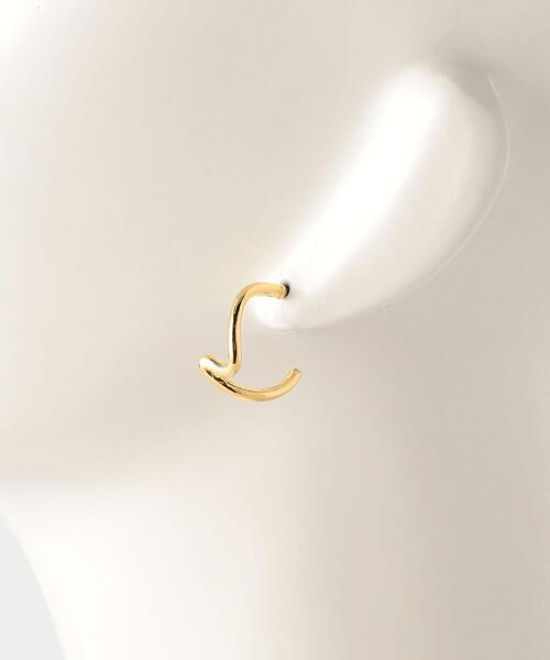 VELATTI（ヴェラッティ）の「＜VELATTI＞ウェーブ フープ ピアス（ピアス（両耳用）・レディース・ゴールド・FREE）」の5枚目の写真