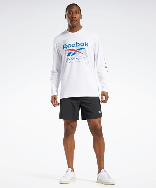 Reebok(リーボック)の「グラフィック シリーズ プレシーズン ロング スリーブ Tシャツ / Graphic Series Pre-Season Long Sleeve T-Shirt /(Tシャツ/カットソー・メンズ・ホワイト/ブラック・SMALL/X-LARGE/LARGE/XXX-LARGE/XX-LARGE/MEDIUM/X-SMALL)」の3枚目の写真