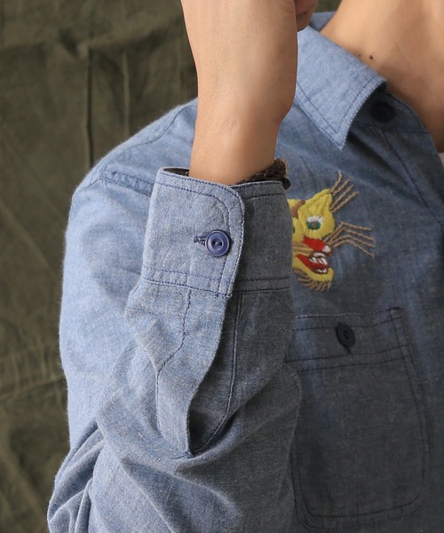 HOUSTON(ヒューストン)の「ベトジャンモチーフ手刺繍 スーベニアシャンブレーワークシャツ(シャツ/ブラウス・メンズ・ブルー・XL/M/L)」の8枚目の写真