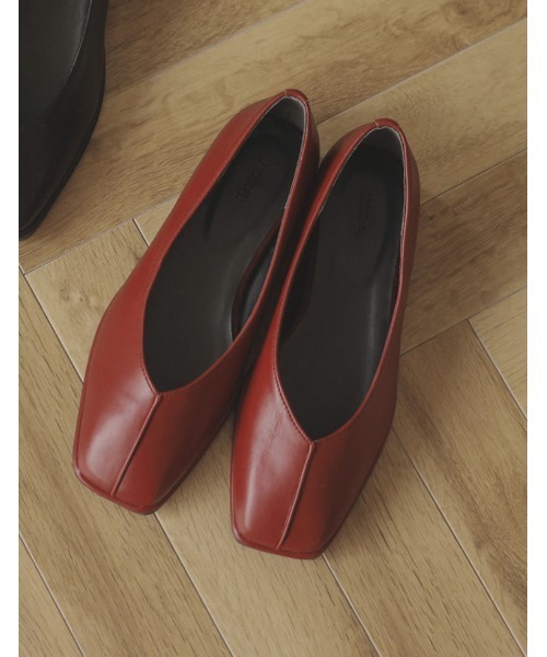 Re:EDIT（リエディ）の「[2022A/W COLLECTION]センターラインスクエアトゥフラットパンプス（パンプス・レディース・ブラック/レッド/アイボリー/グレイッシュベージュ・SMALL/MEDIUM/LARGE/X-LARGE）」の4枚目の写真