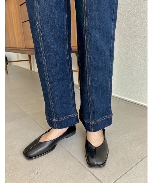 Re:EDIT（リエディ）の「[2022A/W COLLECTION]センターラインスクエアトゥフラットパンプス（パンプス・レディース・ブラック/レッド/アイボリー/グレイッシュベージュ・SMALL/MEDIUM/LARGE/X-LARGE）」の10枚目の写真