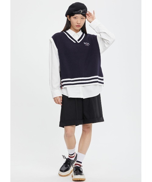 ROMANTIC CROWN（ロマンティッククラウン）の「A'GEM/9 × .kom『ROMANTIC CROWN/ロマンティッククラウン』SIDE BUTTON WIDE VEST/サイドボタン ワイドベスト（ベスト・レディース・ライトグレー/ネイビー・M/L）」の3枚目の写真