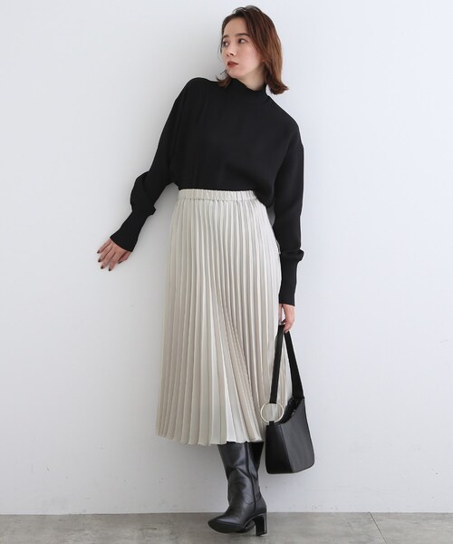 INDIVI（インディヴィ）の「◆【洗える/ウエストゴム】ヴィンテージ風サテンプリーツスカート（スカート・レディース・チャコールグレー/ライトブルー/アイボリー/ライトオレンジ系・40/38/36/03/05/12/15 /13/17/19）」の7枚目の写真