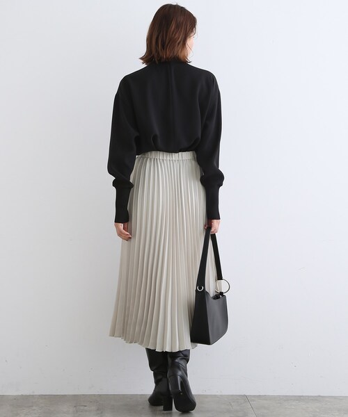 INDIVI（インディヴィ）の「◆【洗える/ウエストゴム】ヴィンテージ風サテンプリーツスカート（スカート・レディース・チャコールグレー/ライトブルー/アイボリー/ライトオレンジ系・40/38/36/03/05/12/15 /13/17/19）」の18枚目の写真
