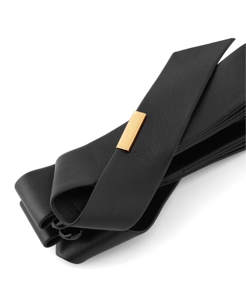 ANEMONE(アネモネ)の「レザー調メタルポイントリボンバナナクリップ(バレッタ/ヘアクリップ・レディース・ブラック/ベージュ/グレー・FREE)」の4枚目の写真