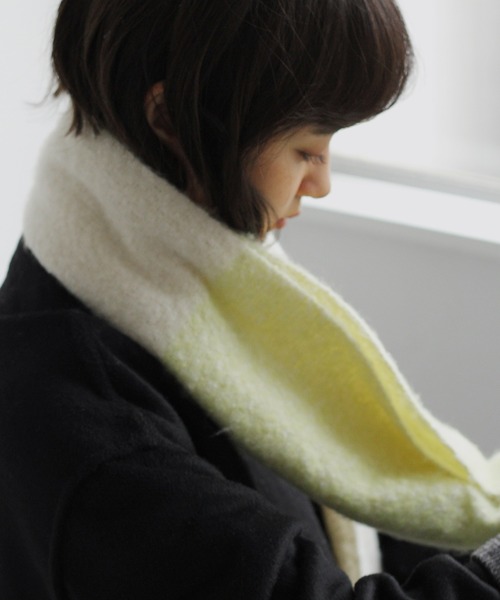 Crisp(クリスプ)の「リサイクルループマフラー(マフラー・レディース・イエロー/グレー・FREE)」の6枚目の写真